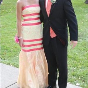 Fitted strapless dress with flower beading